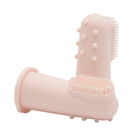 Met de vingertop-tandenborstel van Difrax roze kun je eenvoudig starten met de mondverzorging van je baby. De borstel is van BPA-vrij siliconen en zacht in gebruik. Ideaal voor het poetsen van de eerste tandjes. VanZus.