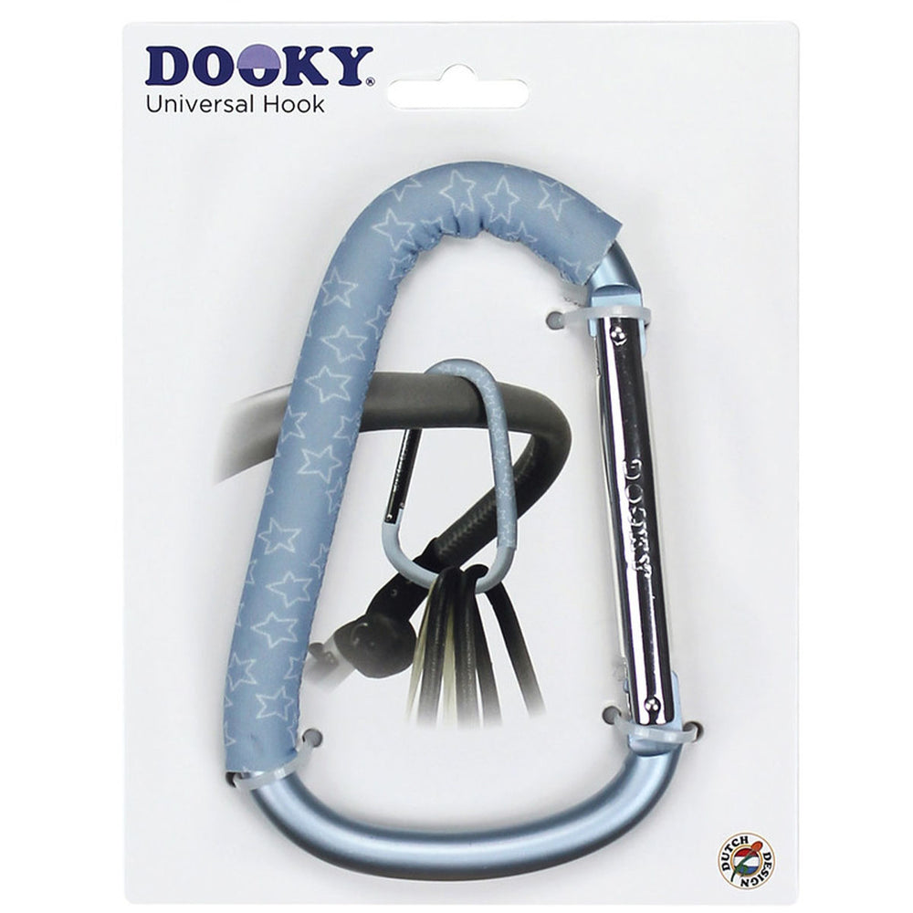 De Dooky universele buggyhaak blue star is een stevige haak, type musketonhaak, waarmee je eenvoudig verschillende (plastic) tasjes aan de duwstang van je buggy, wandel-, kinder- of winkelwagen bevestigt. VanZus.