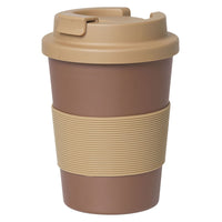 De nieuwe zomerse musthave: de Fabelab coffee to go beker clay/caramel is perfect om mee te nemen onderweg of naar de speeltuin. De coffee to go beker in de kleur caramel/clay is gemaakt van 100% biologisch PLA. VanZus