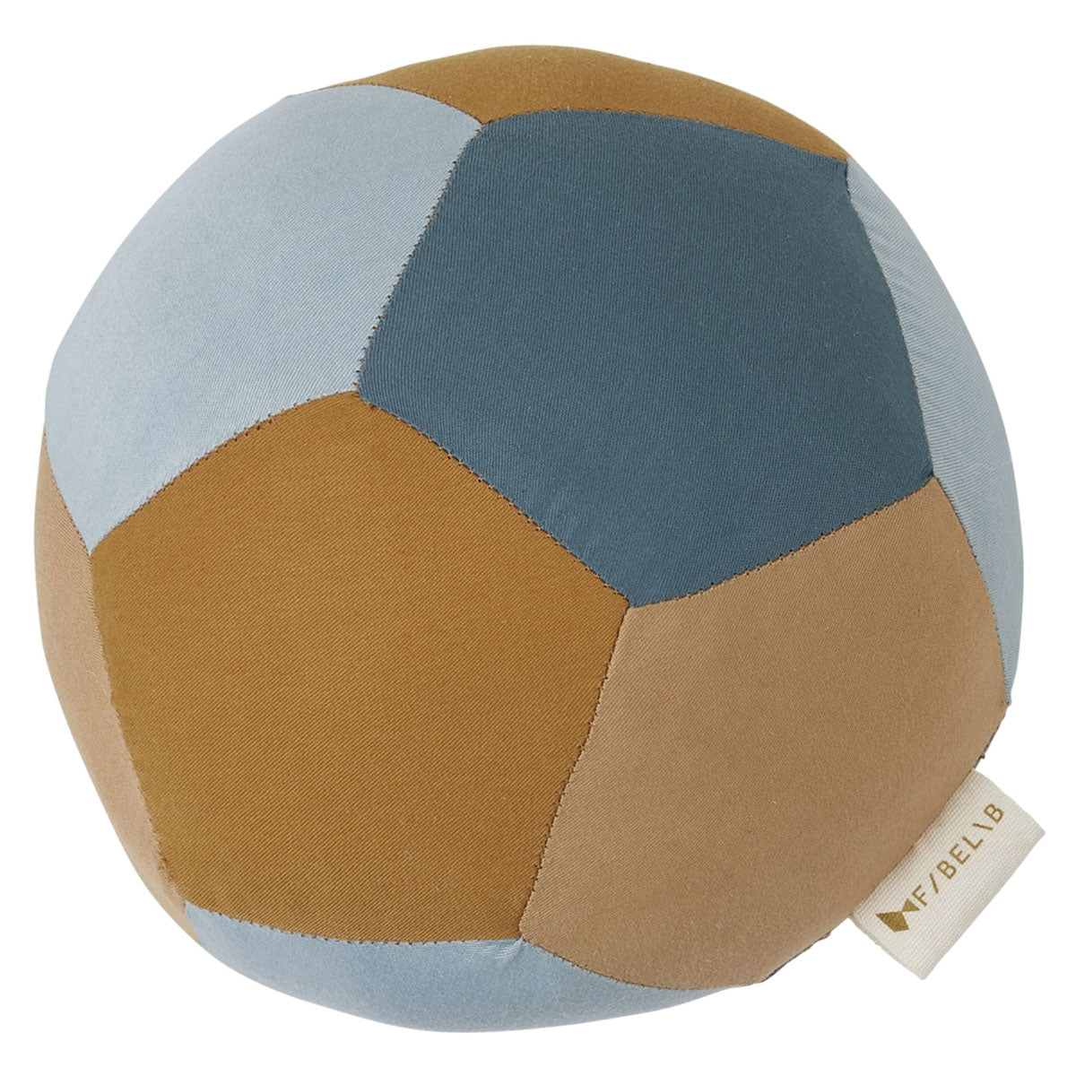 Rollen, gooien en stuiteren. Het kan allemaal met de stoffen bal blue van Fabelab. De lichtgewicht bal is ideaal voor de allerkleinsten en draagt bij aan de ontwikkeling van je kindje. Spelen en leren tegelijk! VanZus