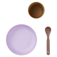 Fabelab’s serviesset lilac is mooi, functioneel en duurzaam! De maaltijdset is perfect als eerste servies voor jouw mini en bestaat uit een kopje, kom, bord en lepel. Gemaakt van 100% biologisch PLA. VanZus