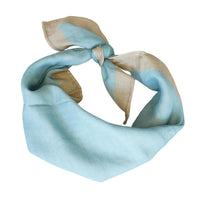De Grech & co. head scarf laguna + bog is een prachtig accessoire voor zowel volwassenen als kindjes die hun outfit willen opfleuren met een mooi sjaaltje in het haar of om de nek, ook als haarband of bandana te gebruiken. VanZus