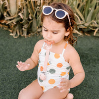 De Grech & co. zonnebril classic kind in de kleur shell is de perfecte keuze voor trendy en modebewuste kinderen en hun ouders. De zonnebril is namelijk ook beschikbaar voor volwassenen! VanZus