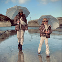 Bij regen én zonneschijn zorgt de duurzame Grech & co. paraplu kids atlas ervoor dat je stijlvol voor de dag komt. Leuk voor kinderen die willen matchen met hun grote broer/zus, mama of papa. VanZus