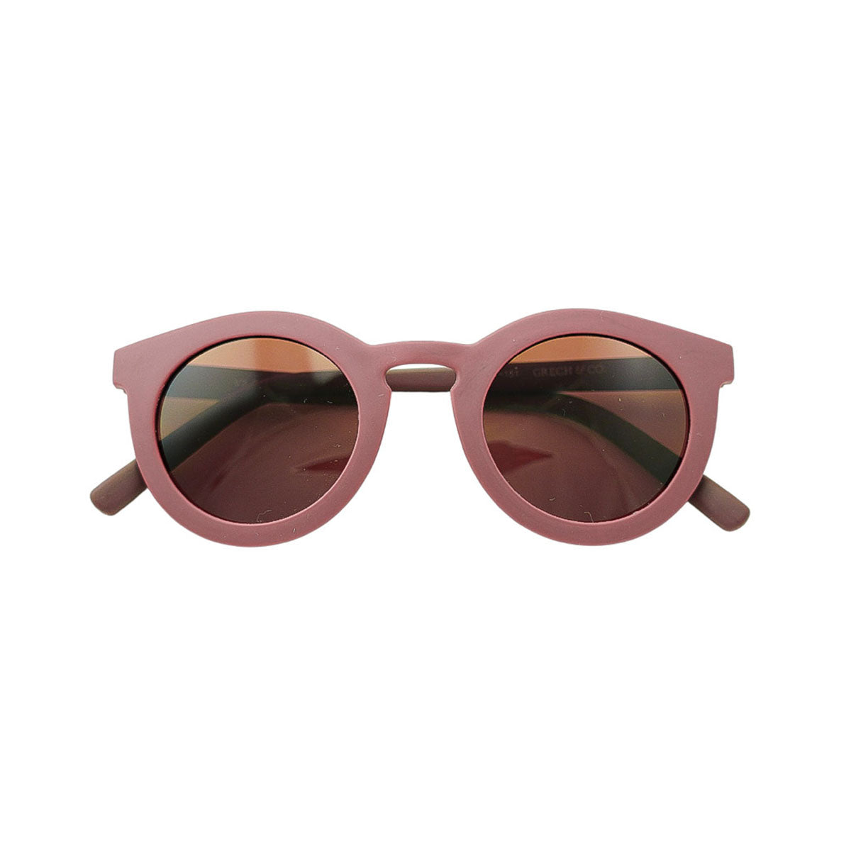 De Grech & co. zonnebril classic buigbaar kids in de kleur mallow is speciaal ontworpen voor kindjes die willen matchen met hun mama. De zonnebril is namelijk ook beschikbaar voor moeders en baby’s! VanZus
