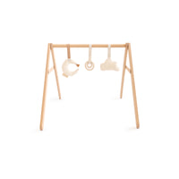 Ga op ontdekkingstocht met het Nobodinoz growing green babygym set sky! Deze set bestaat uit een houten babygym, een knisperend speeltje, een rammelaar en bijtring, die de ontwikkeling en zintuigen stimuleren. VanZus.