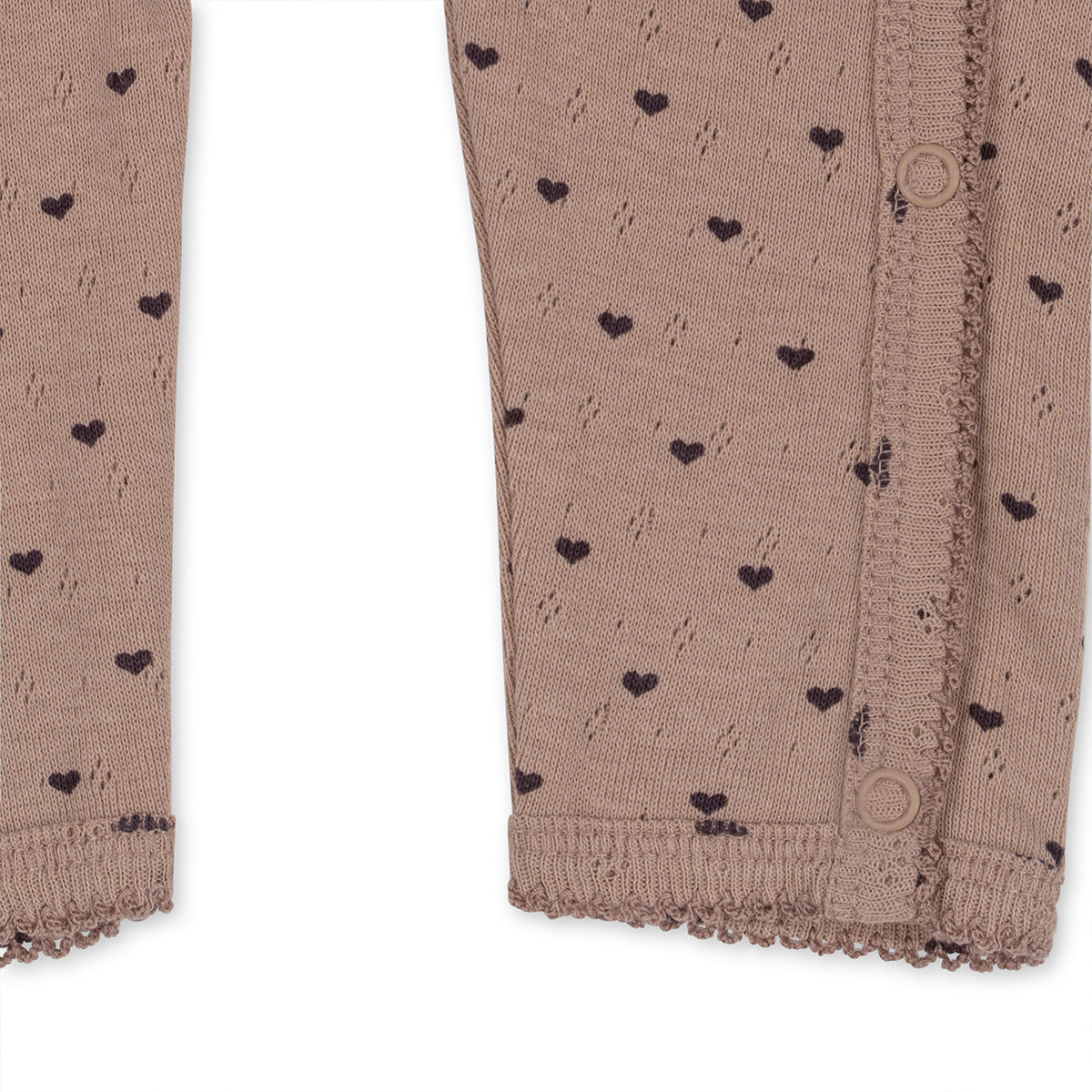 Je baby steelt de show met dit lieve Konges Slojd minnie newborn onesie gots in du coeur sparrow. Deze leuke onesie met lieve hartjes maakt elke outfit helemaal af. Hoe lief ziet je kleine eruit? VanZus