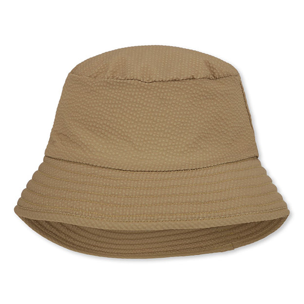 Bescherm het hoofdje van je kindje met de hippe Konges Slojd seer asnou bucket hat toasted coconut. De zonnehoed is ideaal voor strandvakanties, uitstapjes op zonnige dagen of om je outfit compleet te maken! VanZus.