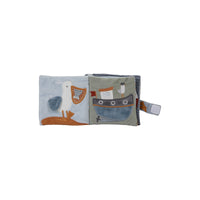 Rammelende geluiden, knisperende stofjes en een spiegeltje: het blauwe buggyboekje sailors bay van Little Dutch heeft het allemaal. Het zachte boekje is een echte must-have voor onderweg. VanZus