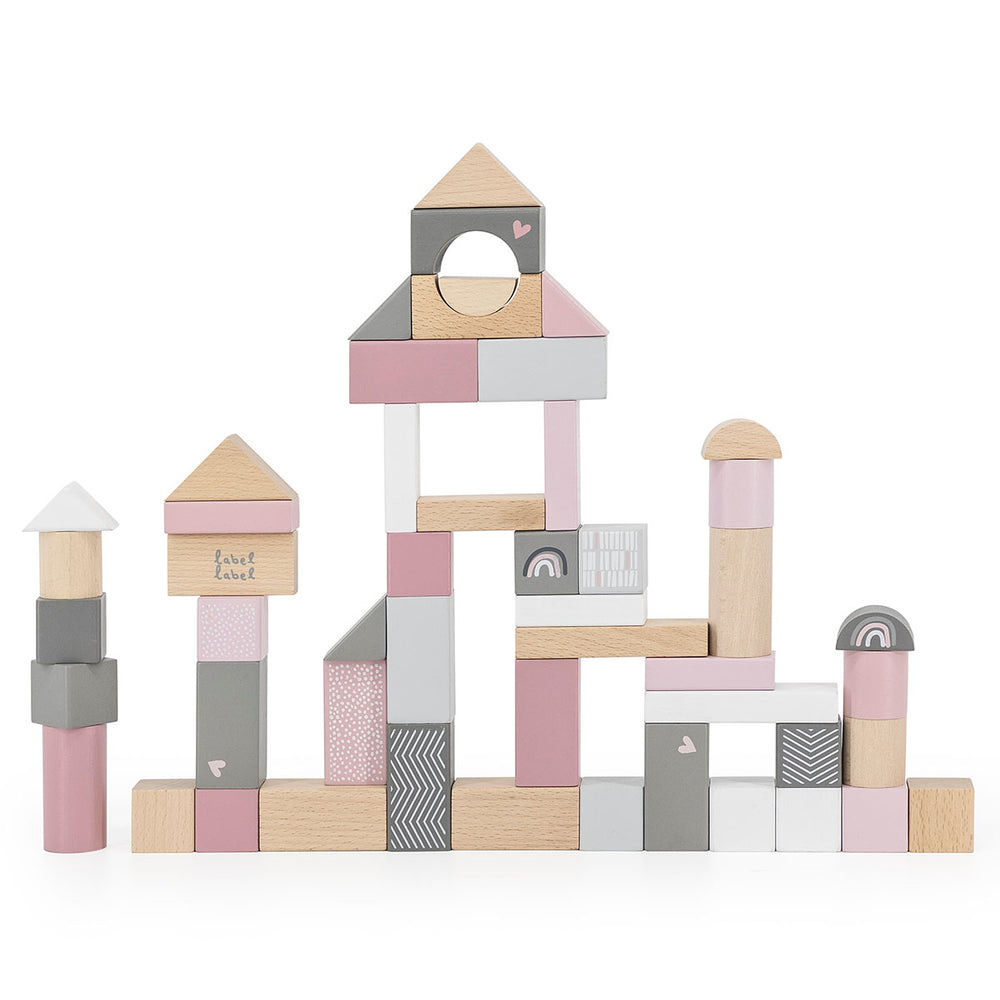 Eindeloos bouwen doe je met de Label Label houten blokken 50 stuks roze. De set bestaat uit 50 blokken in diverse vormen als: halve cirkels, bruggetjes en pilaren. De blokken zijn gemaakt van FSC-hout. VanZus.