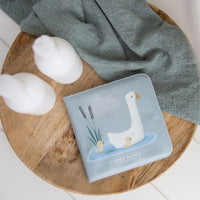 Yes, we gaan in bad! Met het Little Dutch badboekje Little Goose heeft je kleintje altijd een leuke activiteit tijdens het badderen. VanZus