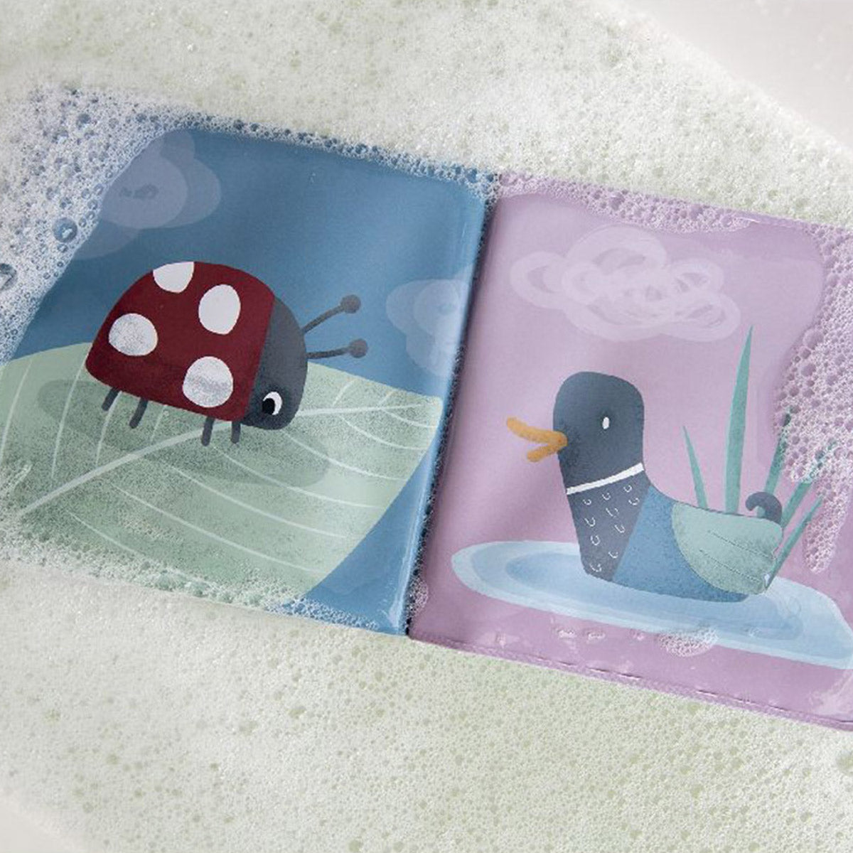 Yes, we gaan in bad! Met het Little Dutch badboekje Little Goose heeft je kleintje altijd een leuke activiteit tijdens het badderen. VanZus