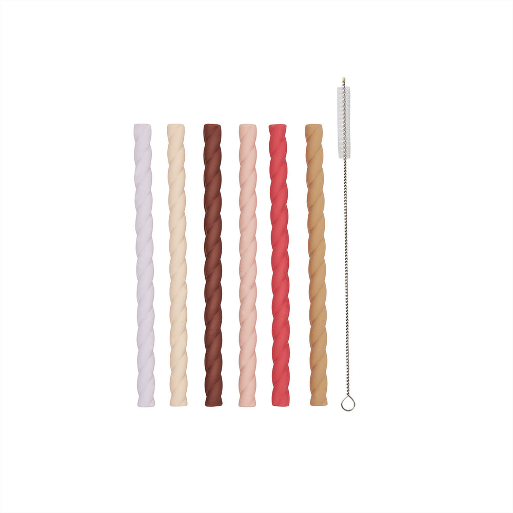 De OYOY siliconen rietjes mellow cherry/vanilla zijn een stijlvolle en duurzame vervanging voor plastic rietjes. Deze set van 6 rietjes is gemaakt van hoogwaardig siliconenmateriaal. VanZus