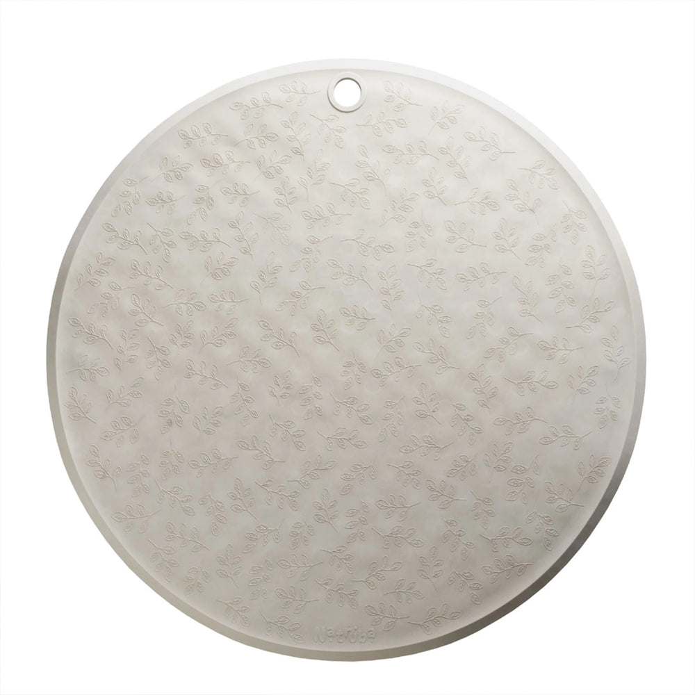 Deze ronde mooie Natruba badmat grijs is gemaakt van 100% natuurlijk rubber van de Hevea-boom. Door deze materialen is deze badmat veilig en natuurlijk. VanZus
