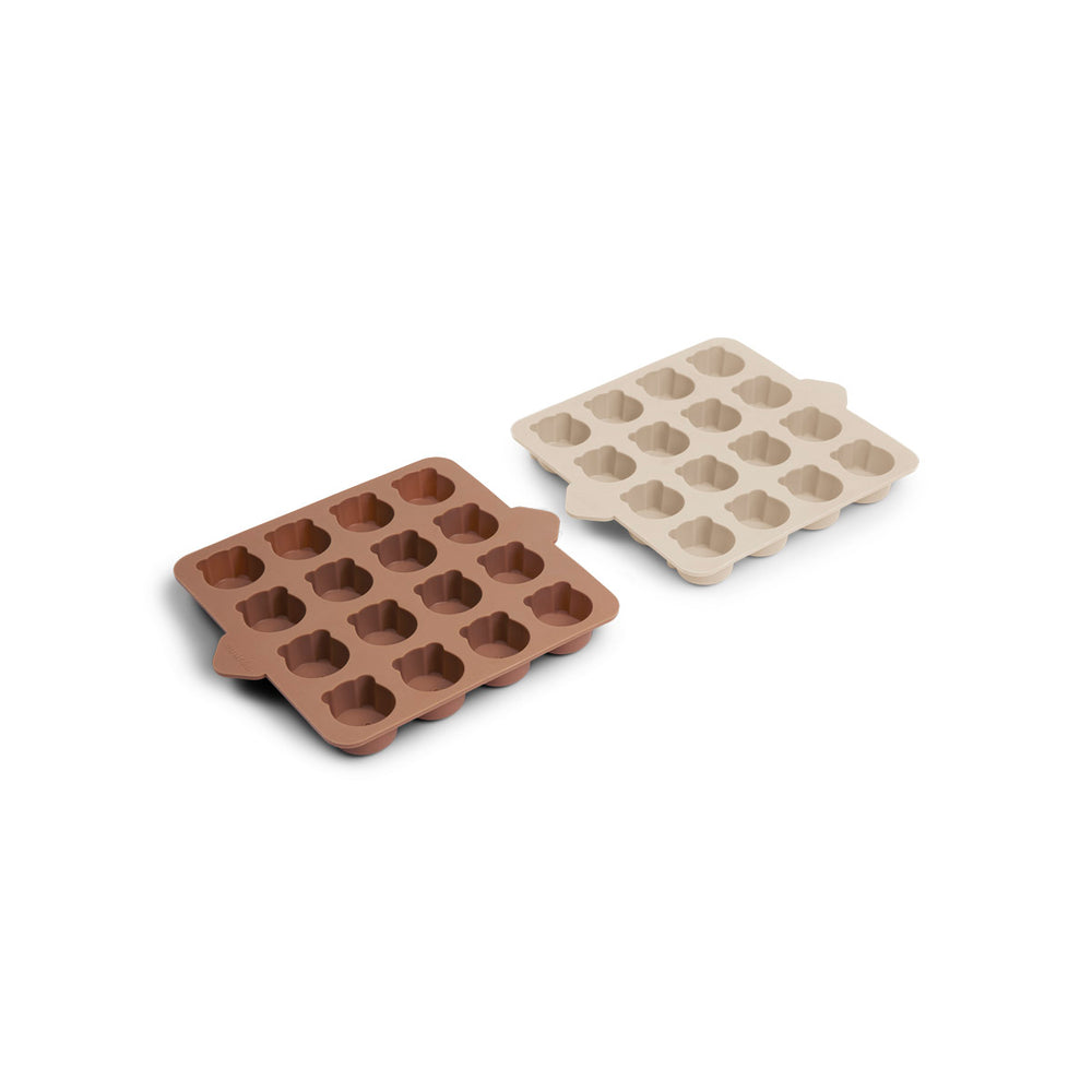 Maak ijsblokjes of babyhapjes met deze Nuuroo Morgan ijsblokjesvorm in de kleur crème/bruin. De diepvriesbakjes bestaan uit twee vormen met 16 dierenhoofdjes en zijn gemaakt van 100% chemicaliën-vrije siliconen. VanZus.