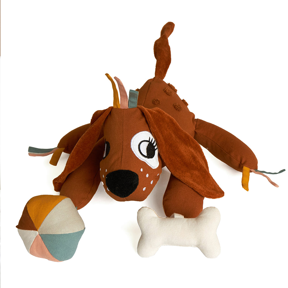 Het activiteitenspeeltje hond van Roommate is het nieuwe beste vriendje van jouw kindje. Uren speelplezier door de verschillende kleuren, structuren en vormen. En ook nog heerlijk zacht om mee te knuffelen. VanZus