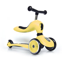 De Scoot and Ride Highwaykick 1 lemon is een loopfiets en step in 1. De Scoot and Ride is het perfecte verjaardagscadeau voor een eerste verjaardag. Deze variant heeft een mooie gele kleur. VanZus.