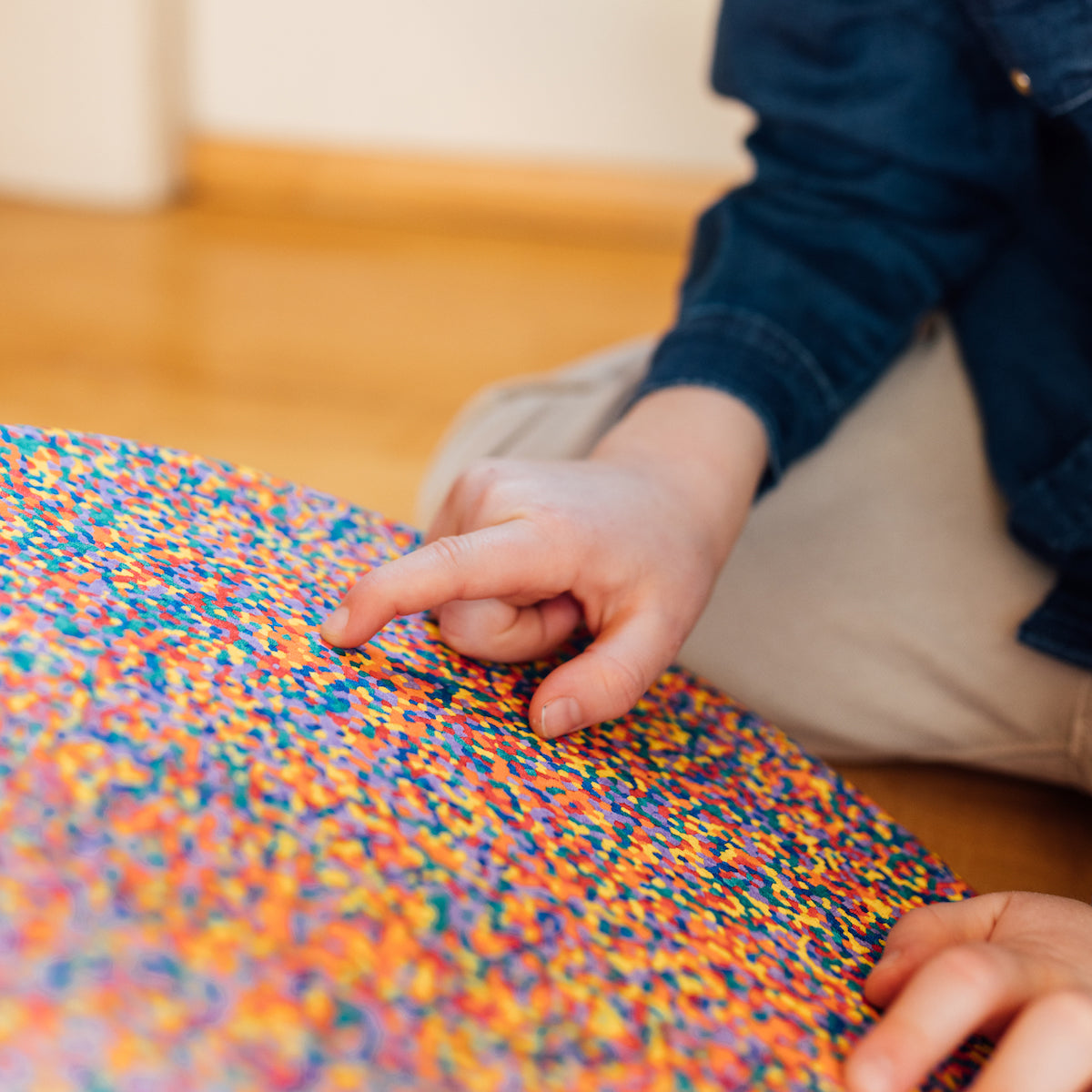Stapelstein board confetti classic is het perfecte speelgoed voor leuke balansoefeningen, om op te zitten of om te gebruiken in een parcours. Met dit open einde speelgoed zijn de mogelijkheden eindeloos. VanZus.