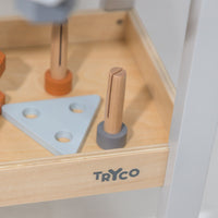 De Tryco werkbank super leuk speelgoed voor alle kinderen die van bouwen en knutselen en klussen houden. Net als papa of mama timmeren of bouten aandraaien met een schroevendraaier? Met deze leuke werkbank voor kinderen kan het! VanZus.
