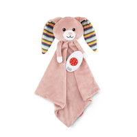 Wil jij jouw baby helpen om in slaap te vallen en te blijven? Dan biedt de ZAZU Baby ZAZU Baby comforter rabbit Becky pink de oplossing met deze schattige hartslag- en muziekknuffeldoek in de vorm van een konijn. VanZus.