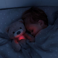 De ZAZU Slaaptrainer Brody the bear taupe is een nachtlamp in de vorm van een blauwe beer met timer en muziek. Een handig hulpmiddel voor kids om ze te leren wanneer het dag-nacht/bedtijd-speeltijd is. VanZus.