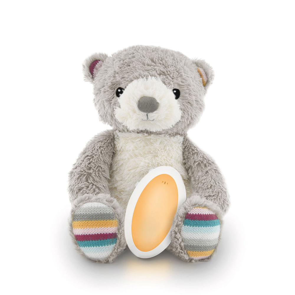 Wil je jouw baby helpen om in slaap te vallen en te blijven? Dan biedt de ZAZU Baby sleep susher Bruno de oplossing met deze schattige hartslag-, muziek- en lichtknuffel in de vorm van een schattige grijze beer. VanZus.