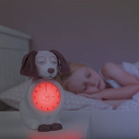 De ZAZU Slaaptrainer dog Davy pink is een klok met lamp en timer in de vorm van een knuffelhond. Hij is het hulpmiddel voor kinderen om ze het onderscheid te leren maken tussen dag-nacht en bedtijd-speeltijd. VanZus.