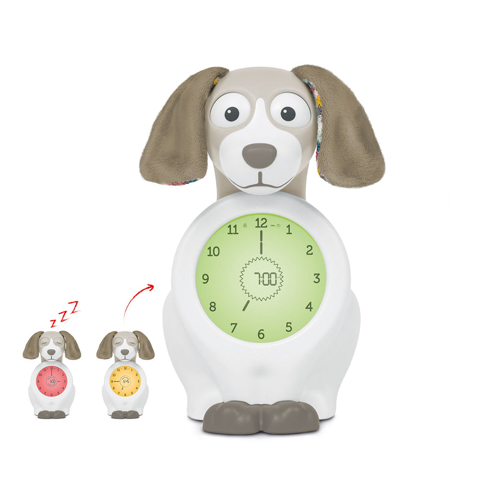 De ZAZU Slaaptrainer dog Davy taupe is een klok met lamp en timer in de vorm van een knuffelhond. Hij is het hulpmiddel voor kinderen om ze het onderscheid te leren maken tussen dag-nacht en bedtijd-speeltijd. VanZus.
