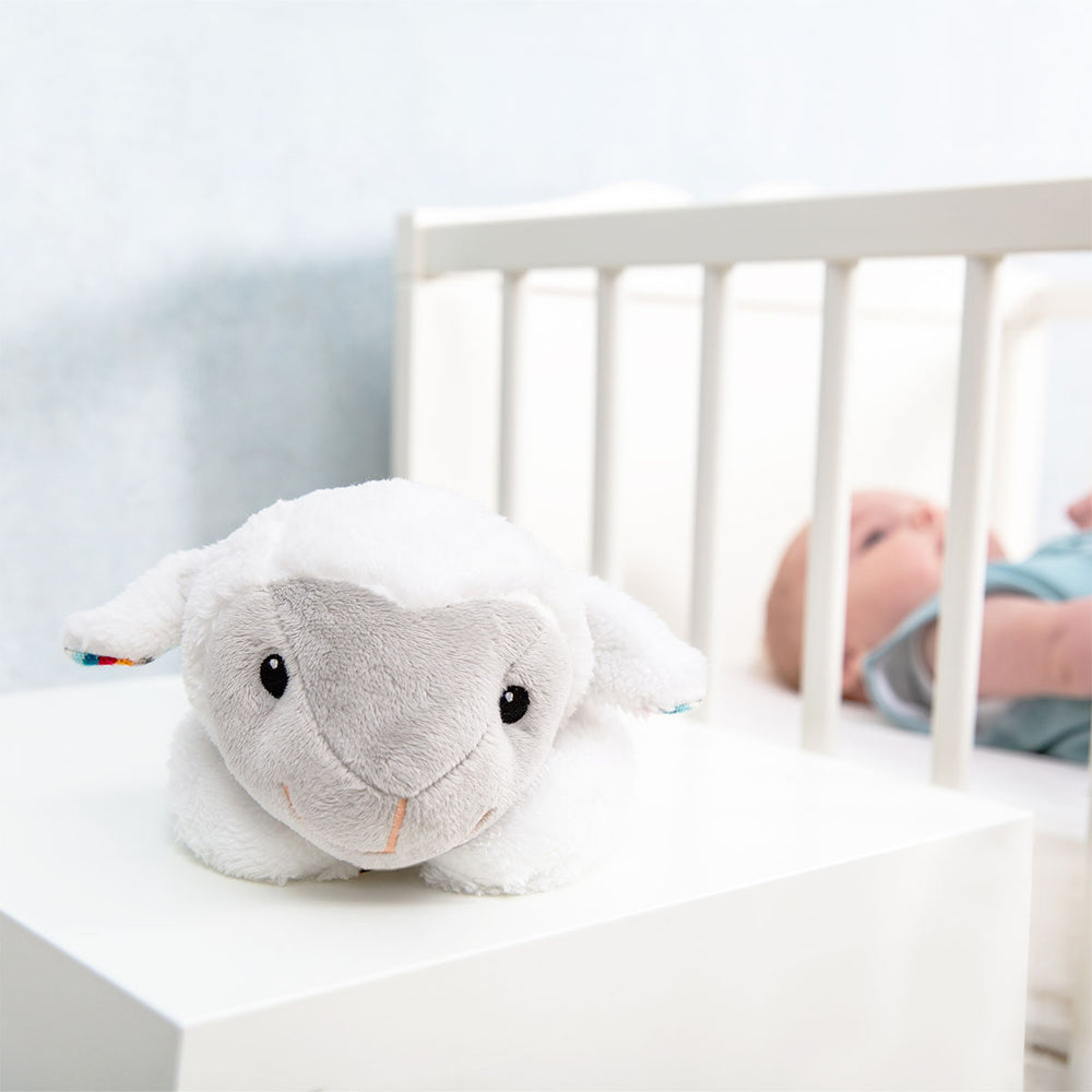 Wil jij jouw baby helpen om in slaap te vallen en te blijven? Dan biedt de ZAZU hartslagknuffel Liz the lamb heartbeat de oplossing met deze schattige hartslag- en muziekknuffel in de vorm van een lammetje. VanZus.