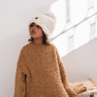 Heerlijk warm blijven met de Mrs Ertha bennies muts vanilla. De mutsen zijn extreem zacht, voorzien van een schattige pompom en een echte musthave voor de koude dagen. Houd je kind lekker warm met deze handgemaakte muts. 