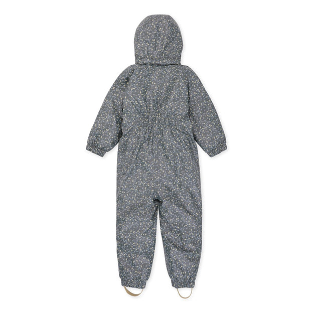 Dit kids sneeuwpak Nohr nuit de fleurs van Konges Slojd houdt je baby, peuter, kleuter of groter kind de hele winter warm en droog. Het skipak is gemaakt met bretels en is volledig waterdicht. De hippe en warme skikleding is verkrijgbaar in diverse varian