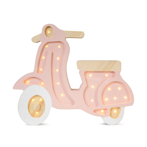 De little light scooterlamp roze is gemaakt van grenen. Led-verlichting. Een schitterende kinderlamp in de vorm van een scooter om de finishing touch te geven aan babykamer of kinderkamer. Deze kinderlamp is dimbaar en voorzien van een timer. Ook ideaal als nachtlampje dus! 