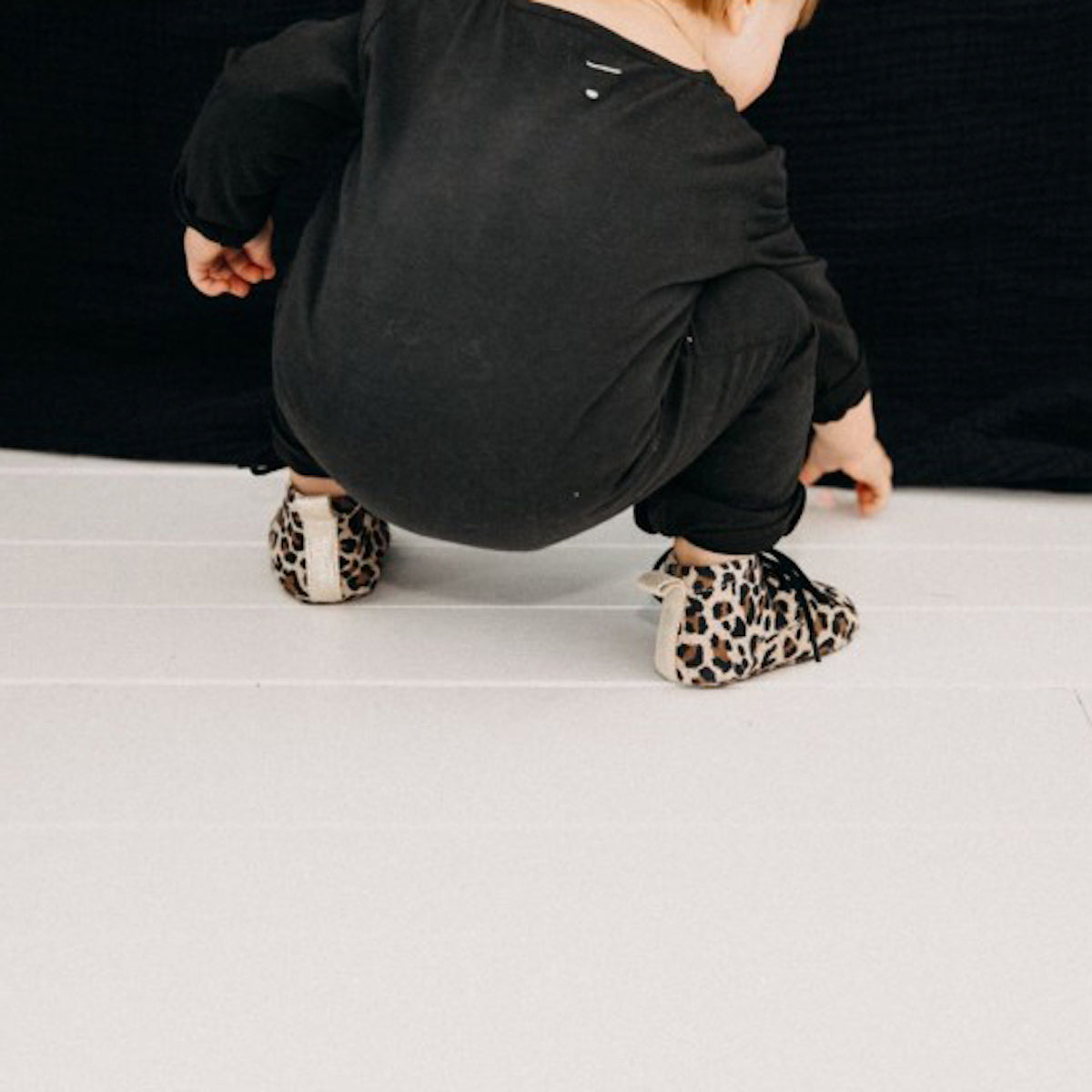 Op zoek naar stijlvolle (eerste) schoentjes van goede kwaliteit? Dat zijn de Mavies classic boots leopard gold. De babyschoenen zijn van beigekleurig leer met een trendy luipaardprintje en hebben een boots-model. VanZus.