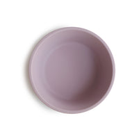 Mushie siliconen kom met zuignap soft lilac plak je eenvoudig vast op de tafel of kinderstoel om knoeien te voorkomen. Foodgrade siliconen, dus niet heet aan de buitenkant. Ideaal voor fruit, yoghurt, pap of maaltijd. 