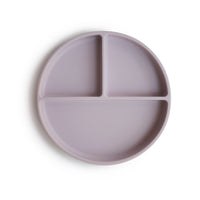 Dit mushie siliconen bord met zuignap soft lilac is met de vakverdeling en schattige pastelkleuren een ideaal bord voor baby, peuter en kleuter. Anti-slip, siliconen (onbreekbaar) en handige vakken en daarnaast geschikt voor vaatwasser en magnetron. 
