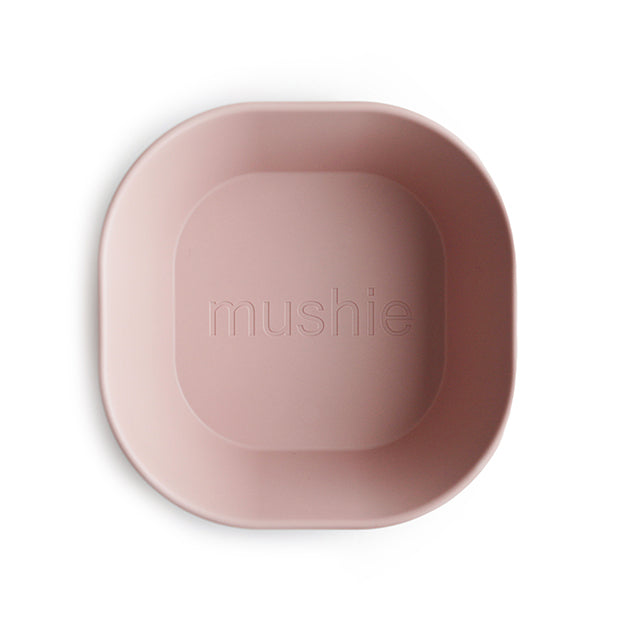 Mushie kom vierkant blush (2 stuks) is een mooie set voor baby en peuter van heel erg stevig materiaal. Een uitstraling van design, verkrijgbaar in veel pastelkleuren met bijpassend servies(mix and match). Ideaal voor yoghurt, fruithap of pap. Ook fijn vo