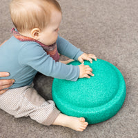 Stapelstein Original donkergroen is het perfecte, duurzame, open einde speelgoed. Gebruik de steen om te balanceren, te bouwen of als krukje of opstapje; de mogelijkheden zijn eindeloos. VanZus.