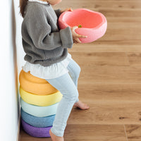 De Stapelstein Original rainbow set pastel 6 stuks is het perfecte open einde speelgoed voor urenlang speelplezier. De set stimuleert de creativiteit; kinderen kunnen zelf invulling aan het speelgoed geven. VanZus.